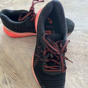 Asics DynaFlyte 3 Black Sneakers with Coral Accents Women size 6